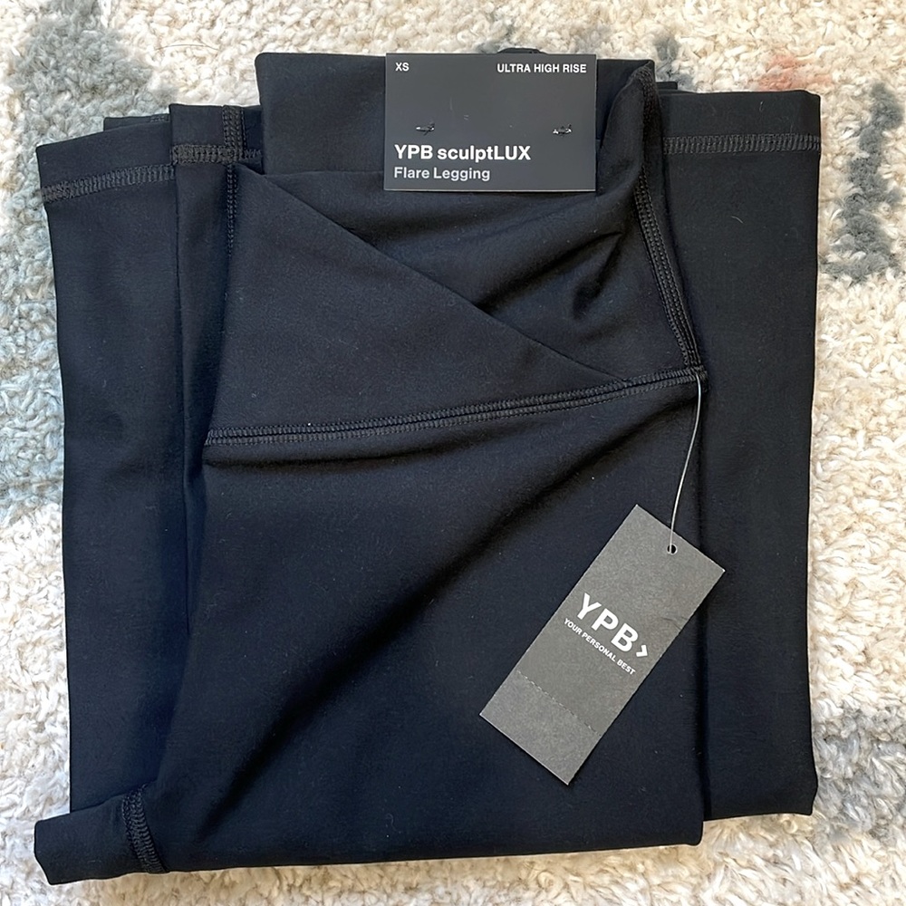 Abercrombie YPB sculptlux flare leggings - black NWT